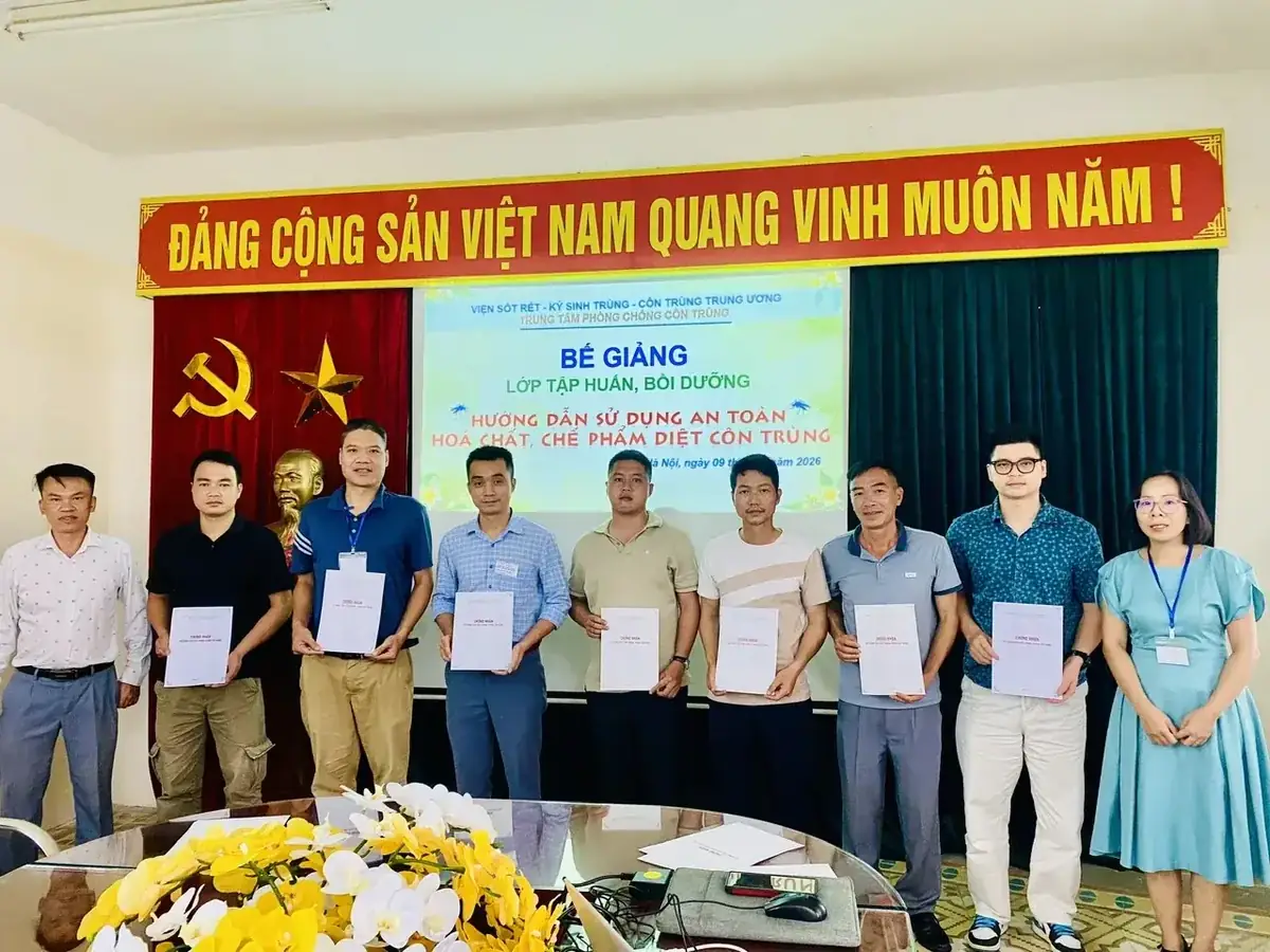 Trao chứng nhận hoàn thành chương trình tập huấn